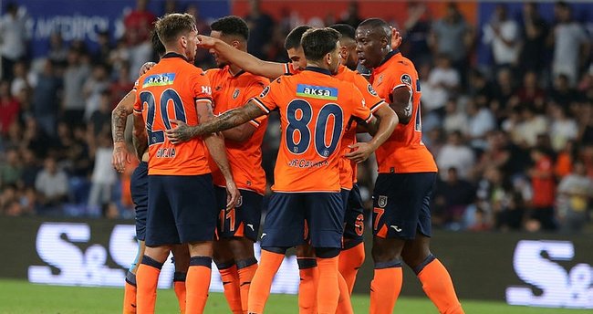 Başakşehir, Alanyaspor'u yıktı! İstanbul ekibi maç fazlasıyla zirveye oturdu...